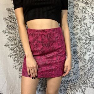 🐍 WILD HONEY HOT PINK SNAKE PRINT MINI SKIRT 🐍